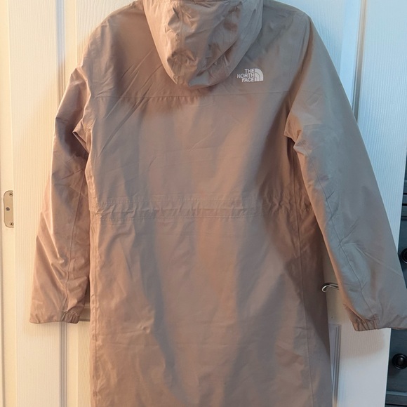 The North Face City Breeze Insulated Parka - Picture 6 of 15
